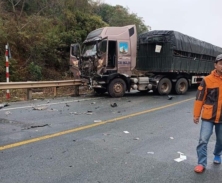 Hiện trường vụ va chạm giữa xe khách và xe đầu kéo trên QL1A qua Chi Lăng, Lạng Sơn vào chiều nay, 5/2 Hiện trường vụ va chạm giữa xe khách và xe đầu kéo trên QL1A qua Chi Lăng, Lạng Sơn vào chiều nay, 5/2