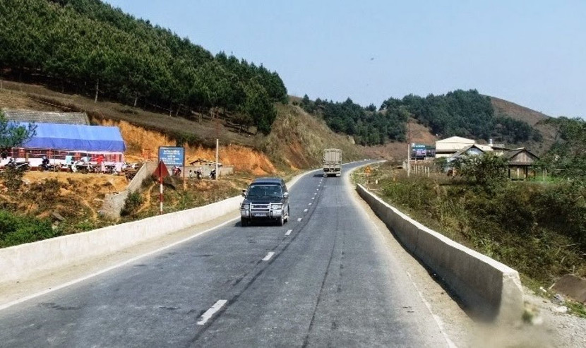 Bộ GTVT cho biết, chưa cân đối được nguồn vốn để nâng cấp, mở rộng quốc lộ 6 qua Mộc Châu, Sơn La