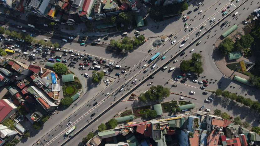 Nút giao Ngã Tư Sở thường xuyên xảy ra ùn tắc giao thông Nút giao Ngã Tư Sở thường xuyên xảy ra ùn tắc giao thông