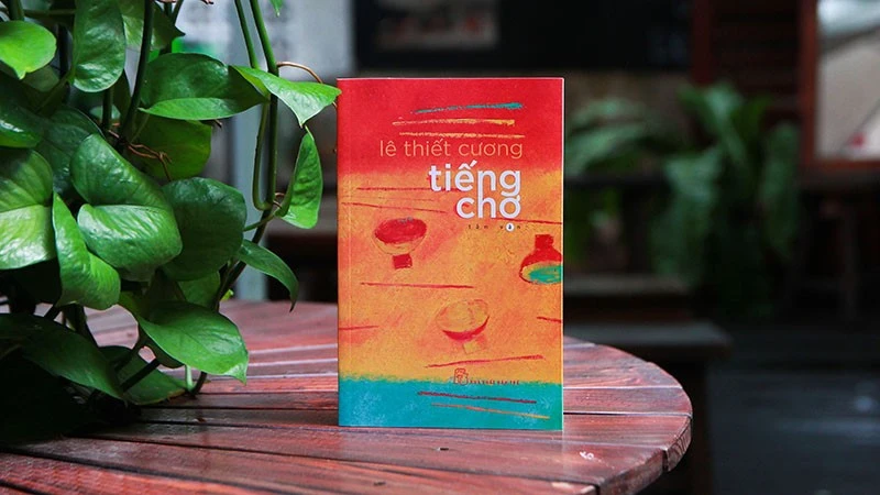 “Tiếng chợ” - cuốn tản văn cuối cùng của họa sĩ Lê Thiết Cương do Nhà xuất bản Trẻ ấn hành tháng 8-2025
