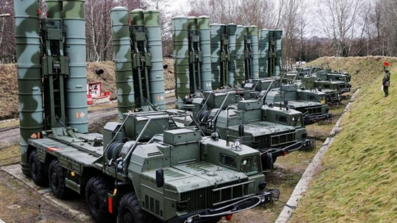 Nga chuyển thêm các hệ thống phòng không S-300 và S-400 đến Crimea Nga chuyển thêm các hệ thống phòng không S-300 và S-400 đến Crimea