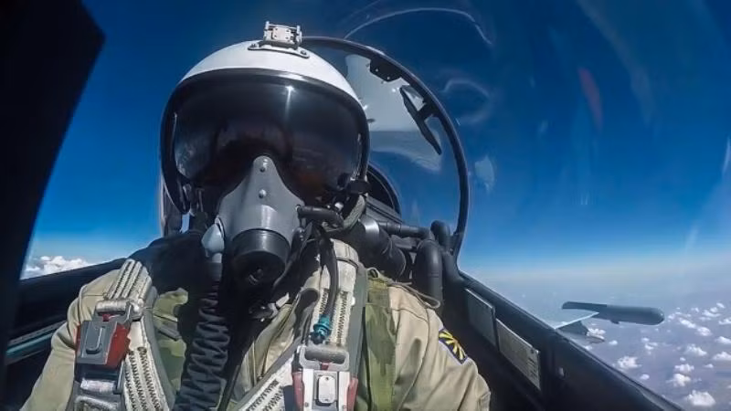 NATO cáo buộc phi công Nga không liên lạc với kiểm soát viên không lưu châu Âu ảnh 1