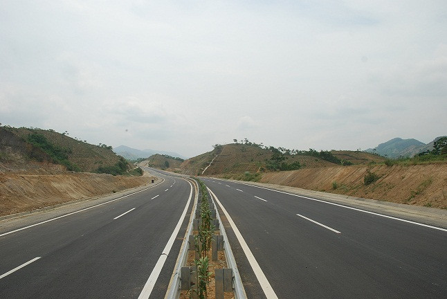 Cao tốc dài nhất Nội Bài- Lào Cai sẽ thông xe vào ngày 21-9 ảnh 1