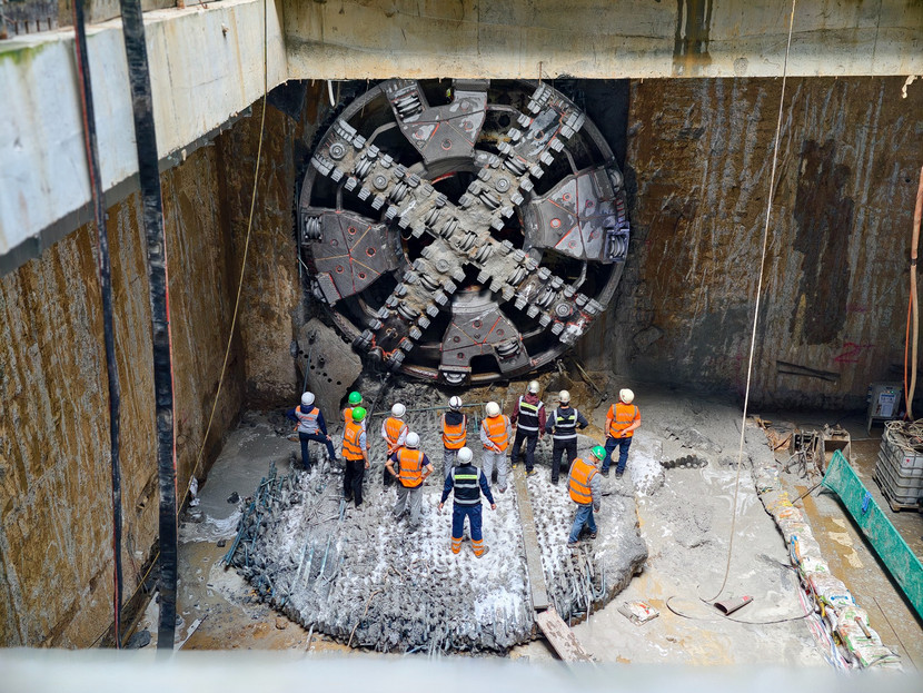 Khoảnh khắc robot đào hầm TBM mang tên Thần Tốc của tuyến metro Nhổn- Ga Hà Nội cán đích tại ga Trần Hưng Đạo vào sáng nay 1/12