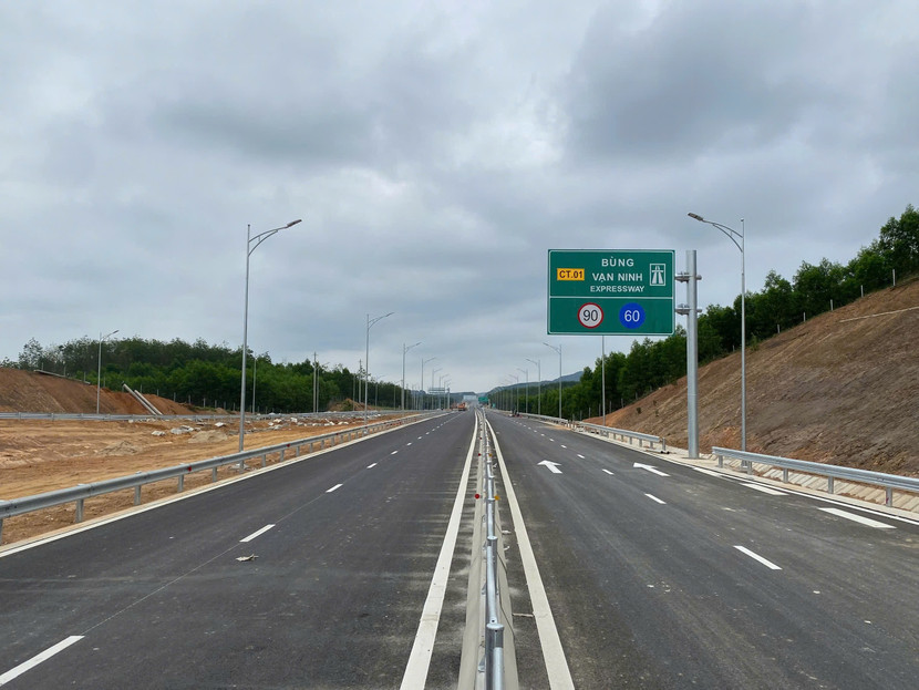 Bộ Xây dựng cho biết, các dự án cao tốc Bắc- Nam qua miền Trung kém hấp dẫn nhà đầu tư hơn