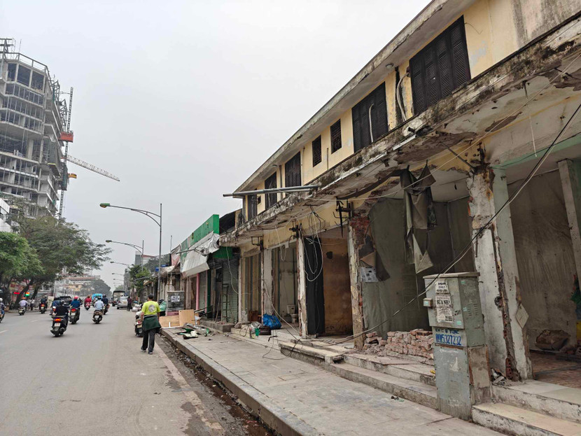 Ngành đường sắt cho biết, sẽ tháo dỡ để cải tạo lại toàn bộ dãy kios và chuyển đổi mặt hàng kinh doanh