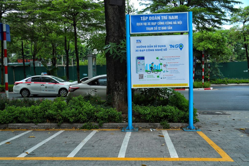 Một trạm tập kết, cho thuê xe đạp công cộng trên đường Đào Tấn Một trạm tập kết, cho thuê xe đạp công cộng trên đường Đào Tấn