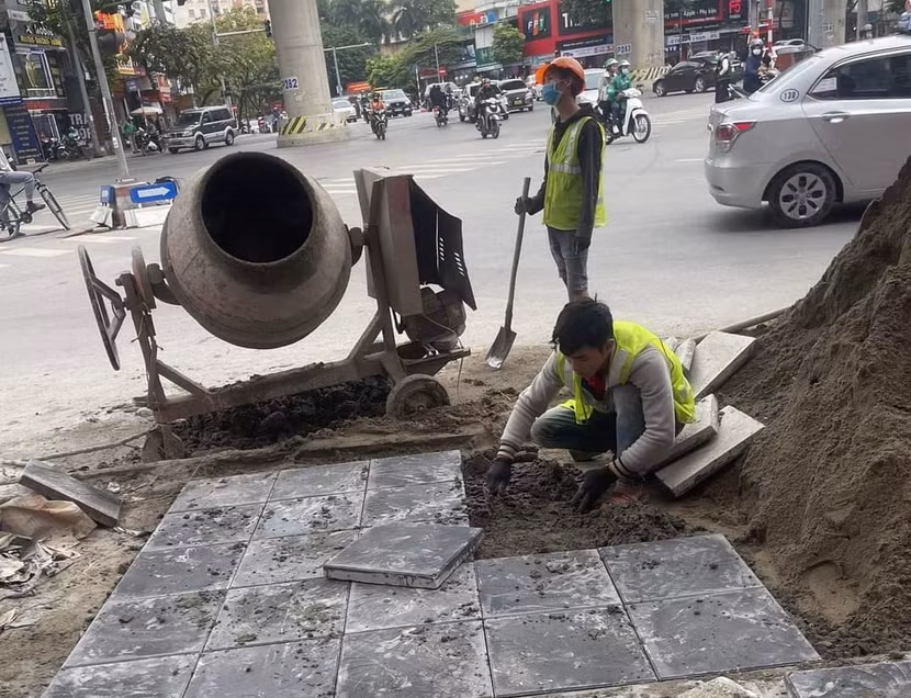 Lát đá tự nhiên vỉa hè trên nhiều tuyến phố ở Hà Nội