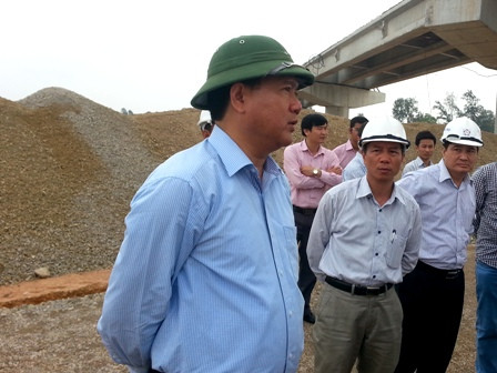 Thí điểm khắc phục hằn lún đường bằng nhựa Polymer ảnh 1