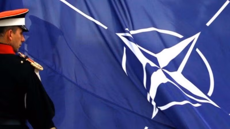Pháp tuyên bố sẵn sàng rút khỏi NATO