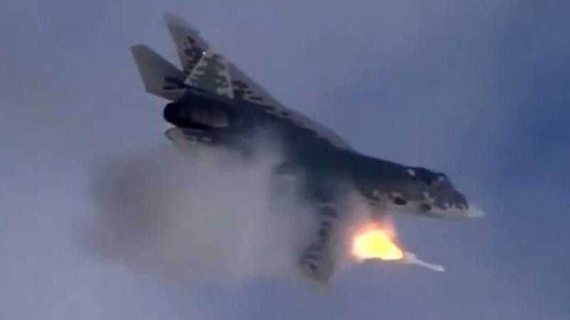 Một vụ phóng tên lửa của tiêm kích Su-57 Nga