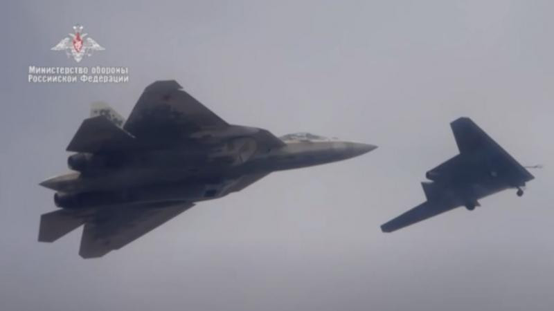 Chiến đấu cơ Su-57 Nga sẽ điều khiển 4 UAV S-70 Okhotnik cùng lúc