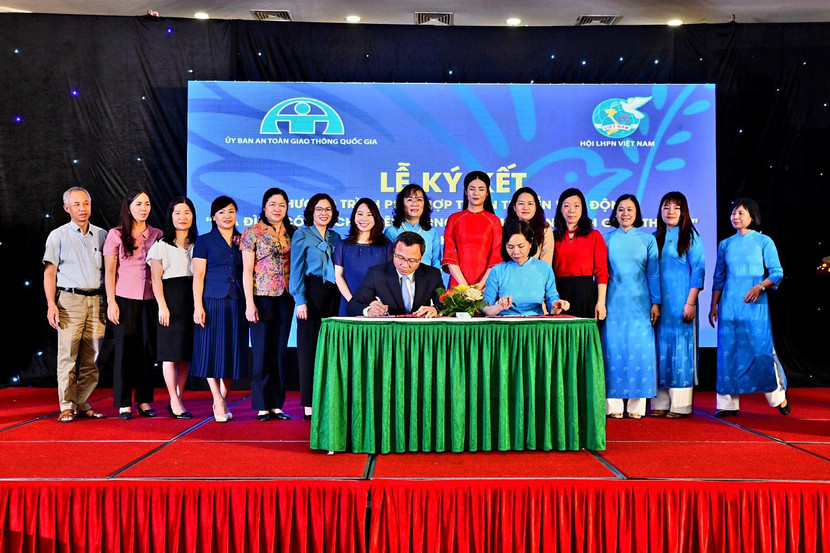 y ban ATGT quốc gia ký kết phối hợp tuyên truyền với Hội LHPN Việt Nam