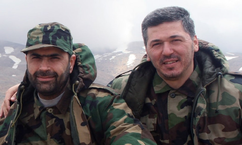 Ông Taleb Abdullah (ảnh phải), một chỉ huy cấp cao của Hezbollah
