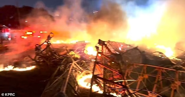 Hiện trường vụ trực thăng đâm vào tháp phát thanh ở Houston, Mỹ