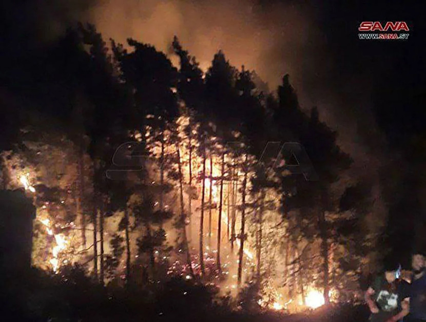 Theo SANA, các cuộc không kích đã làm hư hại đường cao tốc Wadi al-Uyun ở Masyaf và gây ra một đám cháy