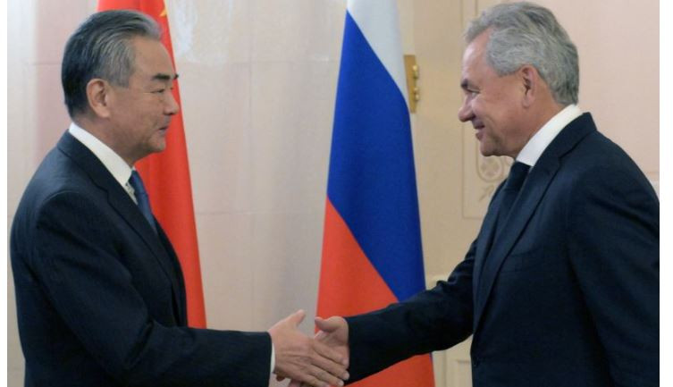 Bộ trưởng Ngoại giao Trung Quốc Vương Nghị và ông Sergei Shoigu, Thư ký Hội đồng An ninh Nga Bộ trưởng Ngoại giao Trung Quốc Vương Nghị và ông Sergei Shoigu, Thư ký Hội đồng An ninh Nga