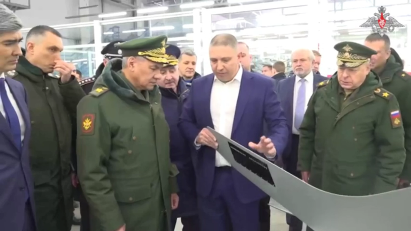 Bộ trưởng Quốc phòng Nga Sergey Shoigu trong chuyến thị sát Bộ trưởng Quốc phòng Nga Sergey Shoigu trong chuyến thị sát