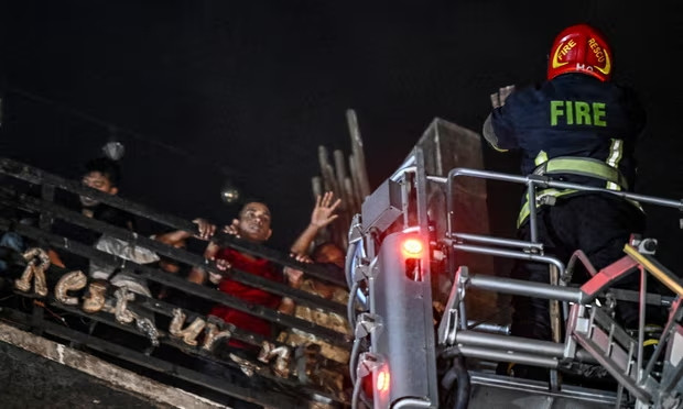 Lực lượng cứu hỏa khống chế được ngọn lửa trong 2 giờ, đồng thời cứu sống 75 người