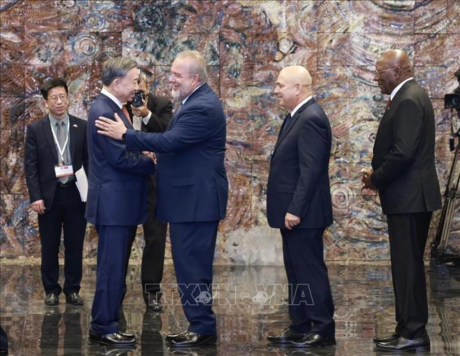 Các đồng chí Lãnh đạo Đảng, Nhà nước Cuba chúc mừng Tổng Bí thư, Chủ tịch nước Tô Lâm Các đồng chí Lãnh đạo Đảng, Nhà nước Cuba chúc mừng Tổng Bí thư, Chủ tịch nước Tô Lâm