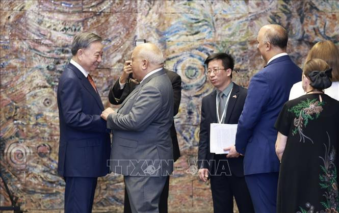 Các đồng chí Lãnh đạo Đảng, Nhà nước Cuba chúc mừng Tổng Bí thư, Chủ tịch nước Tô Lâm Các đồng chí Lãnh đạo Đảng, Nhà nước Cuba chúc mừng Tổng Bí thư, Chủ tịch nước Tô Lâm