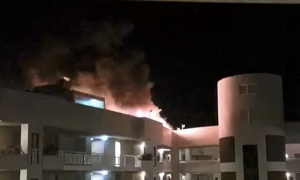 Vụ tai nạn đã gây ra hỏa hoạn trên nóc khách sạn