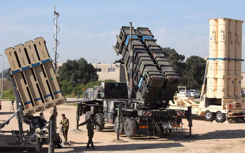 Hệ thống phòng không của Israel gồm nhiều lớp, kết hợp giữa các hệ thống phòng thủ tiên tiến khác nhau Hệ thống phòng không của Israel gồm nhiều lớp, kết hợp giữa các hệ thống phòng thủ tiên tiến khác nhau