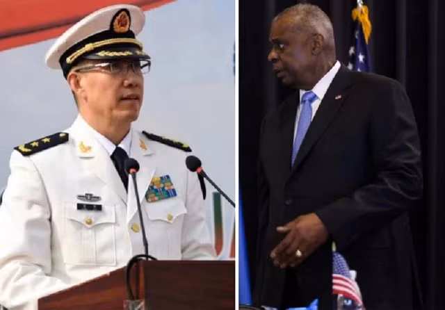 Ông Đổng Quân (trái) và ông Lloyd Austin