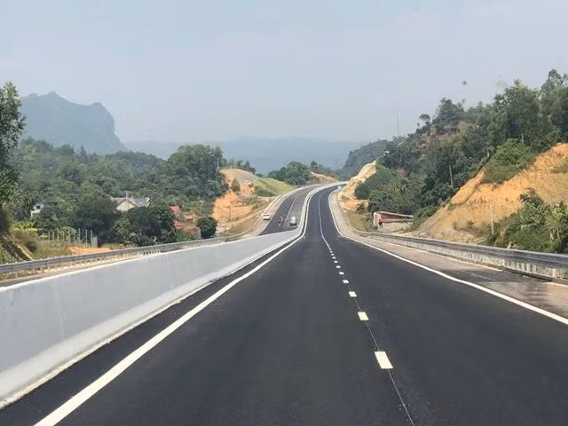 Chính phủ vừa kiến nghị đầu tư toàn bộ 12 dự án thành phần cao tốc Bắc- Nam bằng vốn công Chính phủ vừa kiến nghị đầu tư toàn bộ 12 dự án thành phần cao tốc Bắc- Nam bằng vốn công