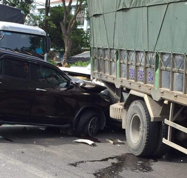 Hiện trường vụ TNGT liên hoàn giữa 9 xe ô tô trên QL1A đoạn qua TX Bỉm Sơn, Thanh Hóa