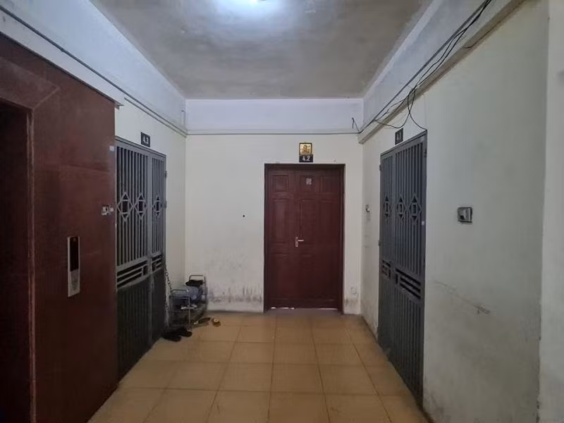 Tầng 4 theo thiết kế là khu văn phòng cho thuê hiện được Licogi 19 ngăn thành 7 phòng và bán cho các hộ gia đình Tầng 4 theo thiết kế là khu văn phòng cho thuê hiện được Licogi 19 ngăn thành 7 phòng và bán cho các hộ gia đình