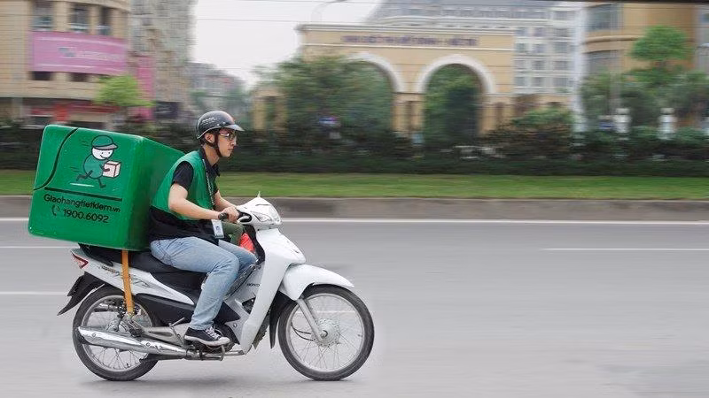 Hà Nội sẽ xem xét cấp thẻ nhận diện cho shipper hoạt động trong thời gian giãn cách