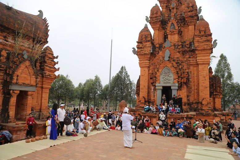 Nhiều hoạt động tại Làng Văn hóa nhằm tôn vinh giá trị văn hóa gia đình Việt Nam Nhiều hoạt động tại Làng Văn hóa nhằm tôn vinh giá trị văn hóa gia đình Việt Nam