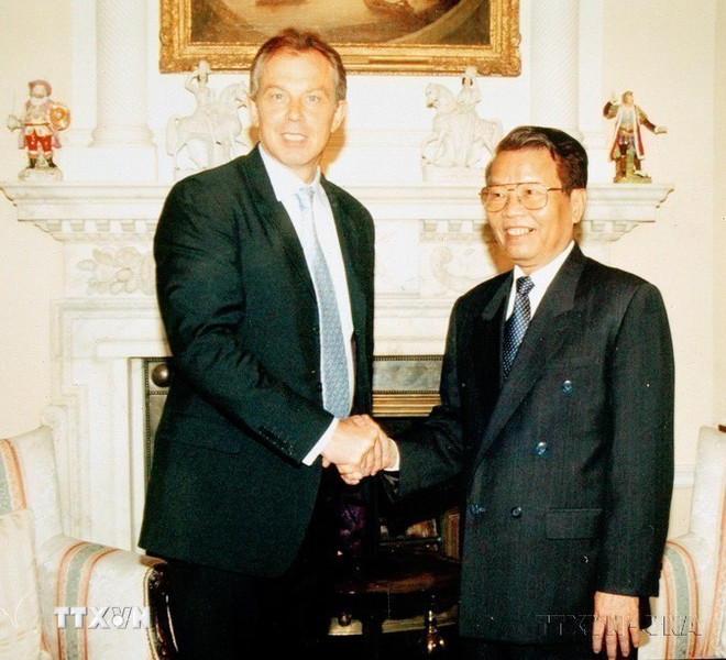 Thủ tướng Anh Tony Blair tiếp Chủ tịch nước Trần Đức Lương thăm chính thức Vương quốc Anh, tháng 5/2004. (Ảnh: Nguyễn Khang/TTXVN)