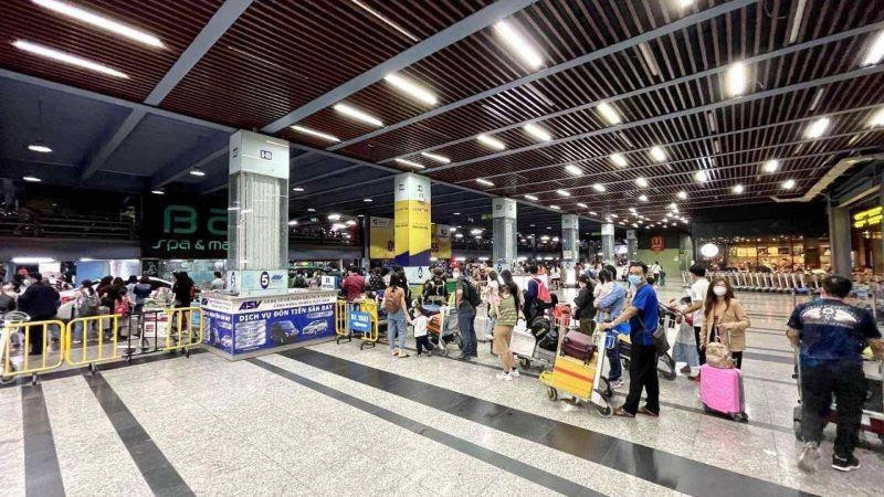 Khách qua lại sân bay Tân Sơn Nhất trong ngày mùng 4 Tết Nhâm Dần dự kiến xấp xỉ 100.000 lượt