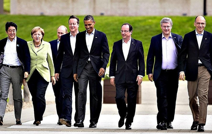 Sau khi Liên Xô tan rã, mặc dù Moscow được mời gia nhập G8 nhưng Tổng thống Vladimir Putin luôn lẻ loi giữa các nguyên thủ của G7, cũng như Nga chưa bao giờ được phương Tây coi là bè bạn Sau khi Liên Xô tan rã, mặc dù Moscow được mời gia nhập G8 nhưng Tổng thống Vladimir Putin luôn lẻ loi giữa các nguyên thủ của G7, cũng như Nga chưa bao giờ được phương Tây coi là bè bạn