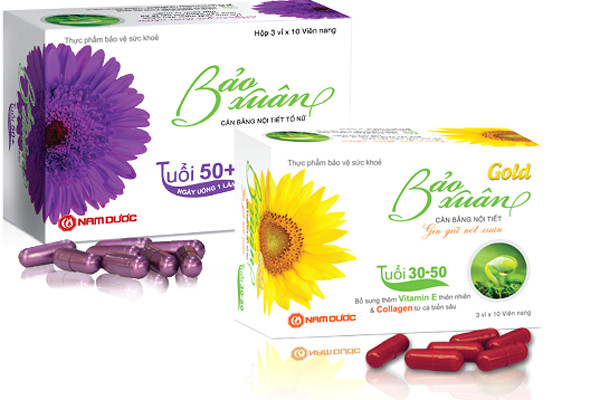 Thực phẩm bảo vệ sức khỏe Bảo Xuân với thành phần chính từ tinh chất mầm đậu nành, kết hợp với nhân sâm, lô hội, vitamin E và các thảo dược quý, giúp: · Cải thiện các triệu chứng do thiếu hụt hoặc rối loạn nội tiết tố nữ · Hạn chế lão hóa, giảm nám, sạm da, tàn nhang, giúp da đẹp mịn màng, tươi trẻ. · Làm chậm quá trình mãn kinh, kéo dài tuổi xuân phụ nữ. Mọi thắc mắc khách hàng có thể liên hệ: · Tổng đài tư vấn miễn cước: 1800.6316 · Website: www.noitiettonu.vn · Sản phẩm này không phải là thuốc và không có tác dụng thay thế thuốc chữa bệnh