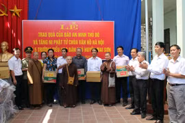 Báo ANTĐ cùng các nhà hảo tâm mang hơi ấm đến vùng cao Sơn La