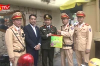 Ban Thanh niên CATP Hà Nội tặng quà, động viên lực lượng làm nhiệm vụ dịp Tết