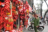 Công an phường Nghĩa Đô tăng cường xử lý vi phạm trật tự đô thị dịp cuối năm