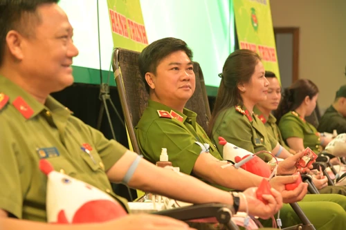 Phó Giám đốc Công an Hà Nội cùng hiến máu, lan tỏa hành trình nghĩa tình 2026, tô thắm hình ảnh người chiến sĩ Công an Thủ đô