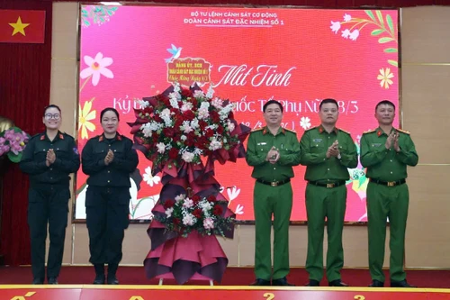 Tôn vinh "những đóa hồng thép": Đoàn Cảnh sát đặc nhiệm số 1 tổ chức gặp mặt kỷ niệm ngày 8/3