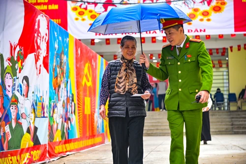  Dấu ấn tận tụy của lực lượng công an cơ sở ở Thủ đô trong ngày bầu cử