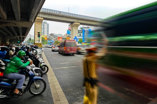 Hà Nội ngày đi làm đầu năm Bính Ngọ: Lực lượng CSGT hối hả "giữ nhịp" đường phố