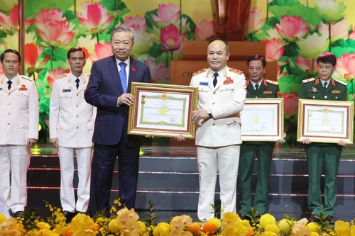 CATP Hà Nội vinh dự đón nhận danh hiệu Anh hùng Lực lượng vũ trang nhân dân lần thứ IV 