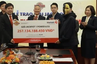 Thói quen mua vé số "lạ" giúp doanh nhân tại TP.HCM trúng Vietlott 257 tỷ đồng