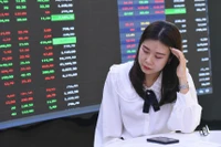 Giảm sâu phiên thứ bảy liên tiếp, VN-Index lùi sát về 1.800 điểm