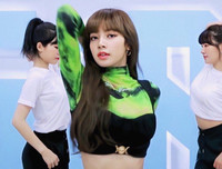 [ẢNH] Phong cách thời trang đẳng cấp của Lisa (Blackpink) trong 