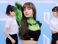 [ẢNH] Phong cách thời trang đẳng cấp của Lisa (Blackpink) trong 