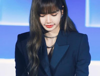 [ẢNH] Phong cách thời trang đẳng cấp của Lisa (Blackpink) trong 